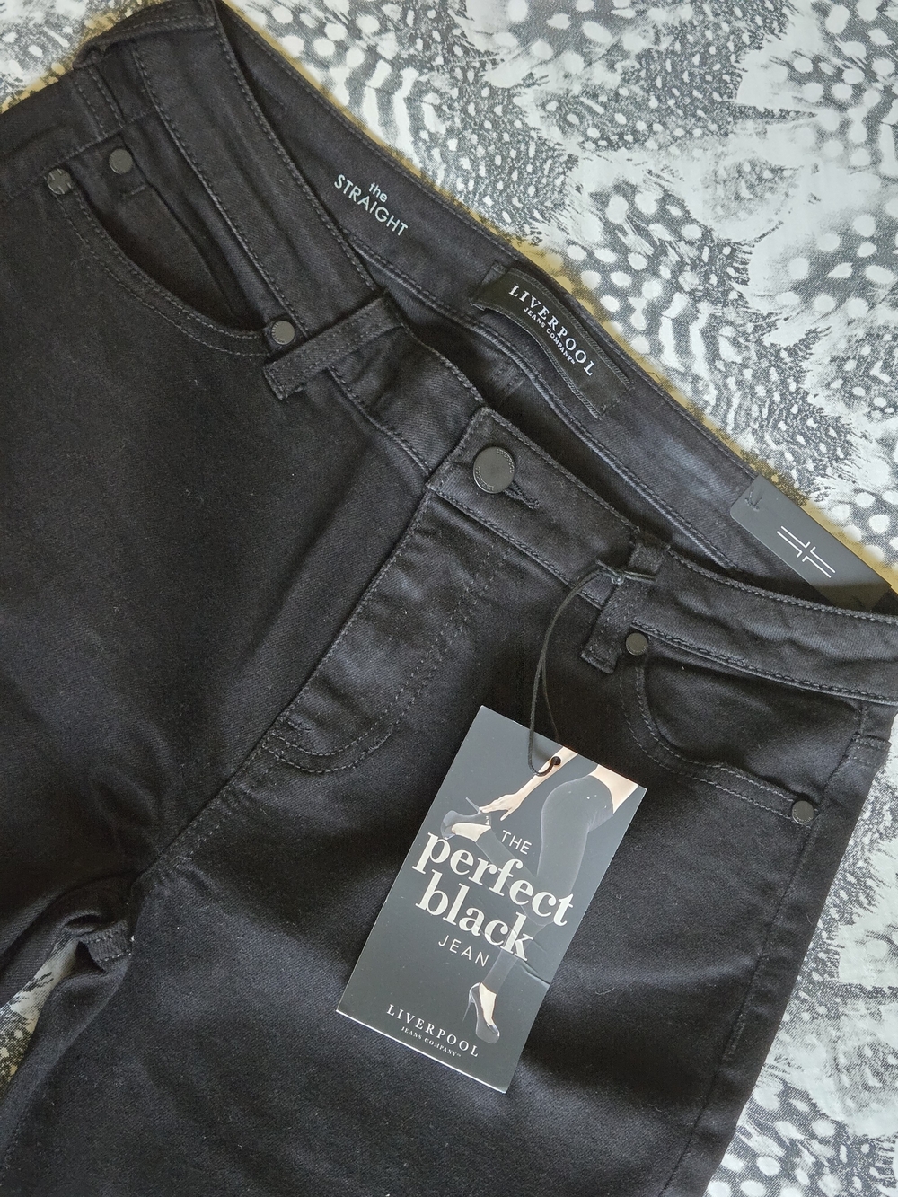 NWT Liverpool 'The Perfect Black' Straight Leg Jeans Size 6/28